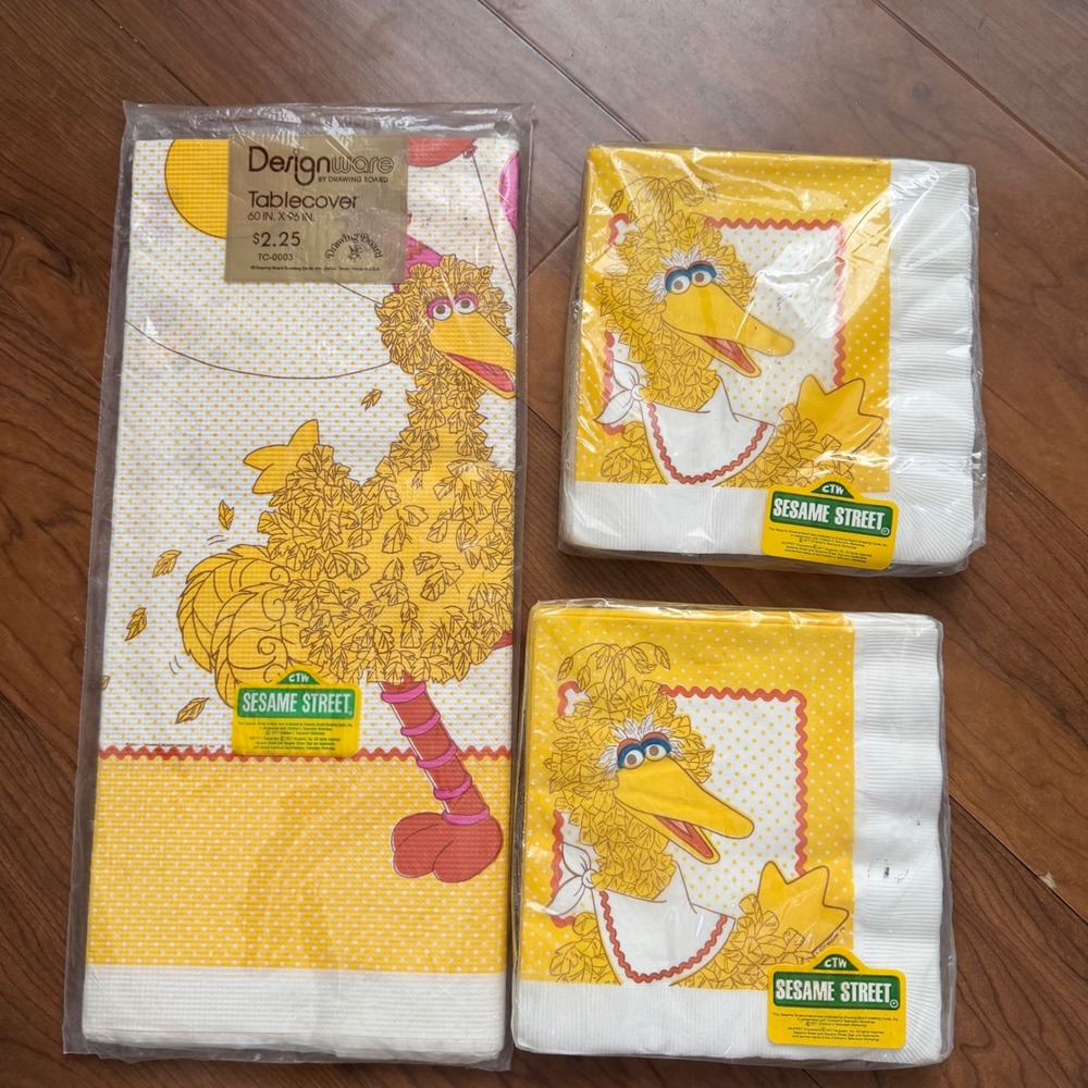 Sesame Street Birthday Party Big Bird Napkins & Table Cover 1977 Muppets inc NEW